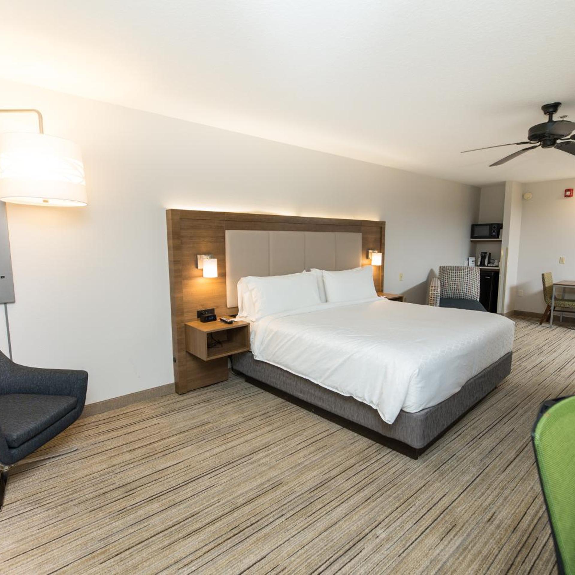holiday inn express clinton by ihg