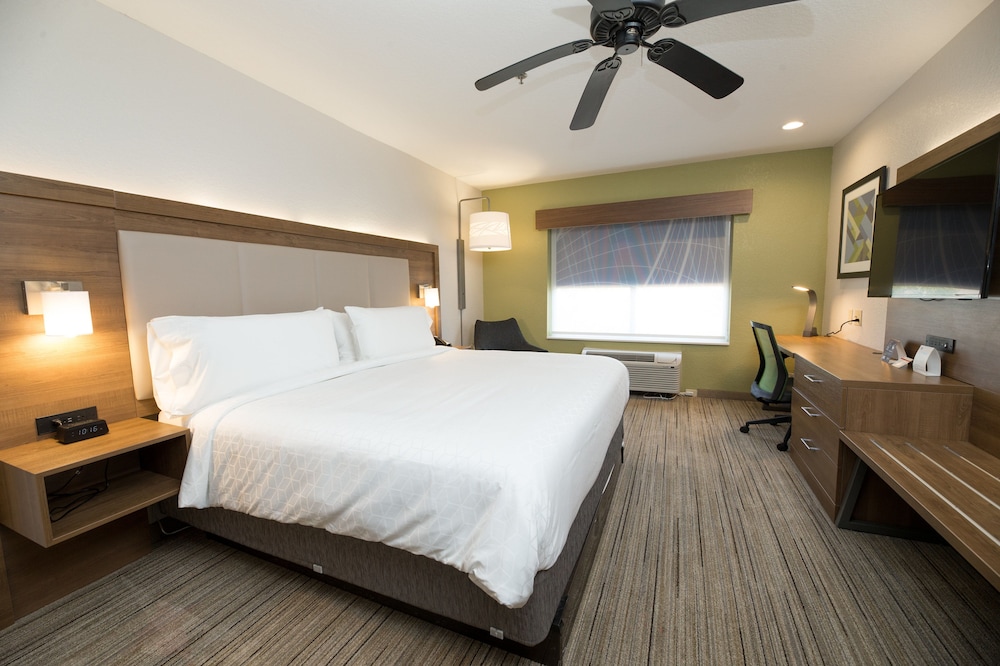 holiday inn express clinton by ihg