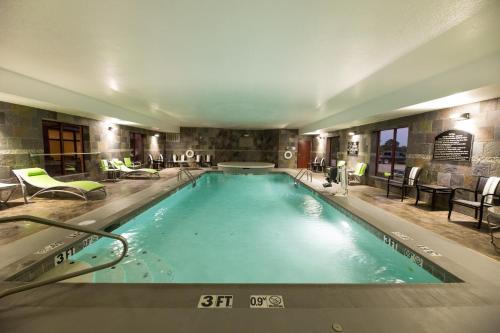 holiday inn express clinton by ihg