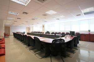 gk airport suites