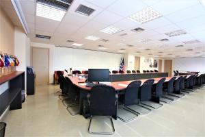gk airport suites