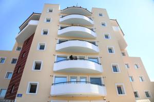 gk airport suites