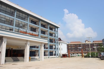the grand riverside hotel 2 vangvieng