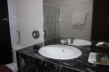 the grand riverside hotel 2 vangvieng
