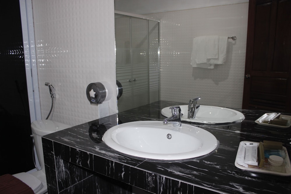 the grand riverside hotel 2 vangvieng