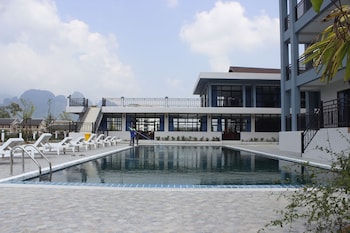 the grand riverside hotel 2 vangvieng