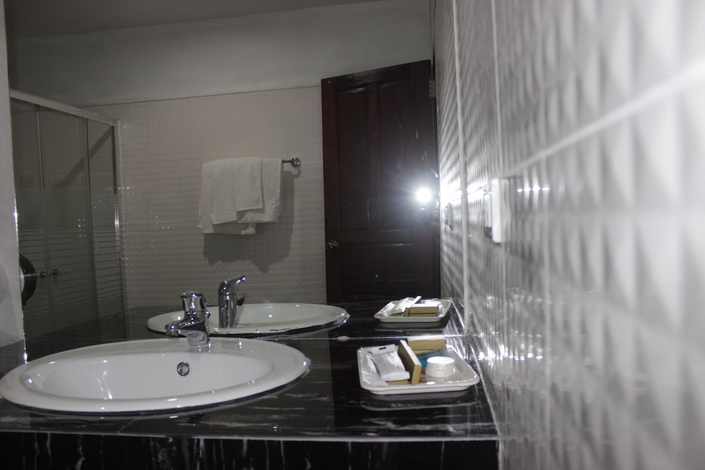 the grand riverside hotel 2 vangvieng