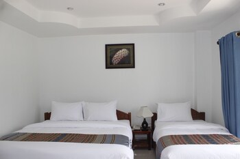 the grand riverside hotel 2 vangvieng