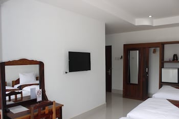 the grand riverside hotel 2 vangvieng