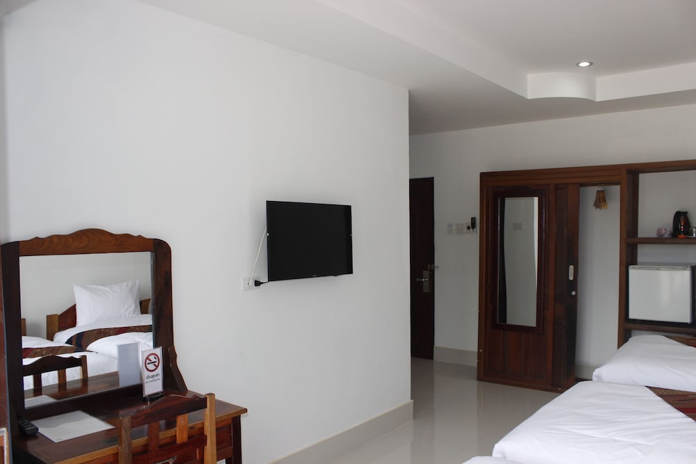 the grand riverside hotel 2 vangvieng