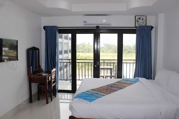 the grand riverside hotel 2 vangvieng