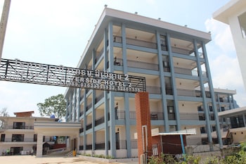 the grand riverside hotel 2 vangvieng