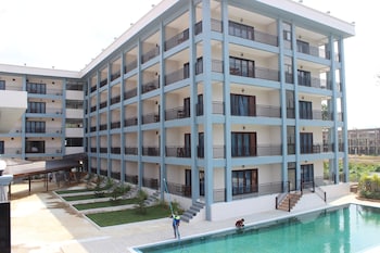 the grand riverside hotel 2 vangvieng