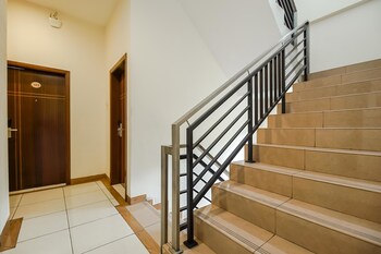 reddoorz plus karebosi area 2