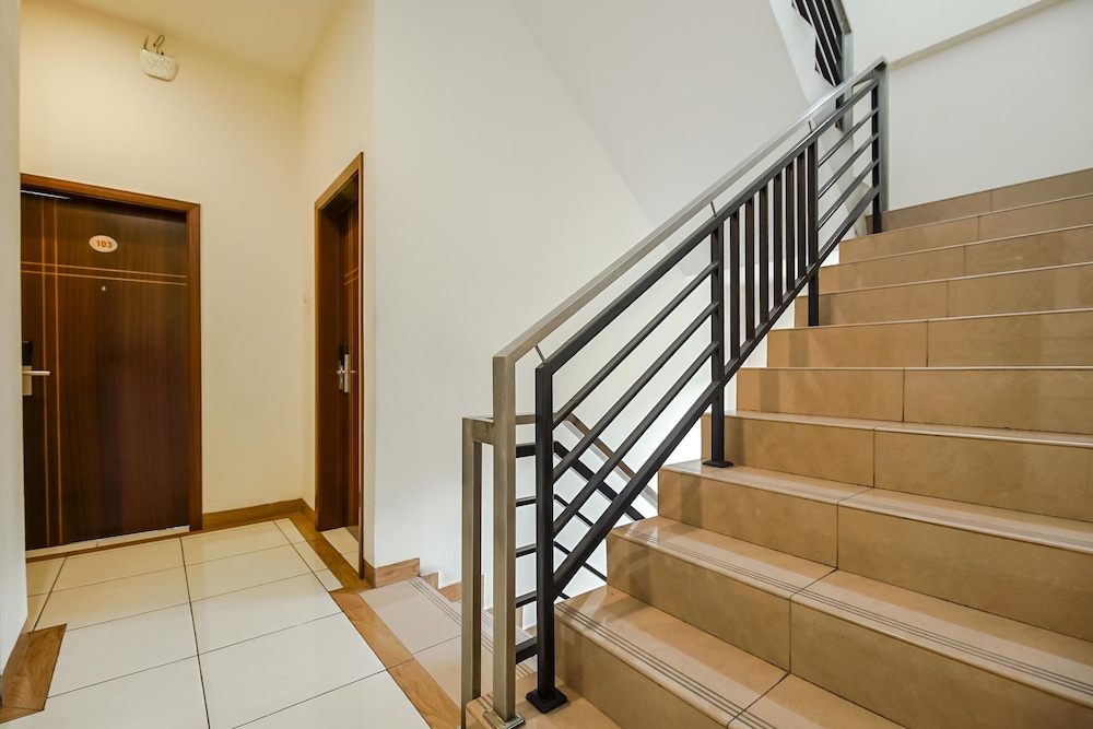 reddoorz plus karebosi area 2