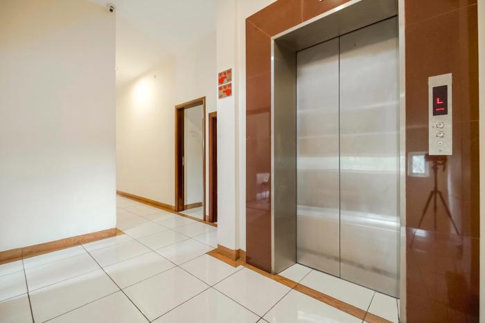 reddoorz plus karebosi area 2