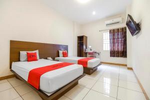 reddoorz plus karebosi area 2