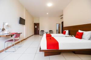 reddoorz plus karebosi area 2