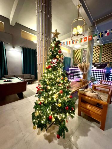 you empire hostel and bar
