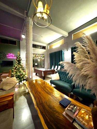 you empire hostel and bar