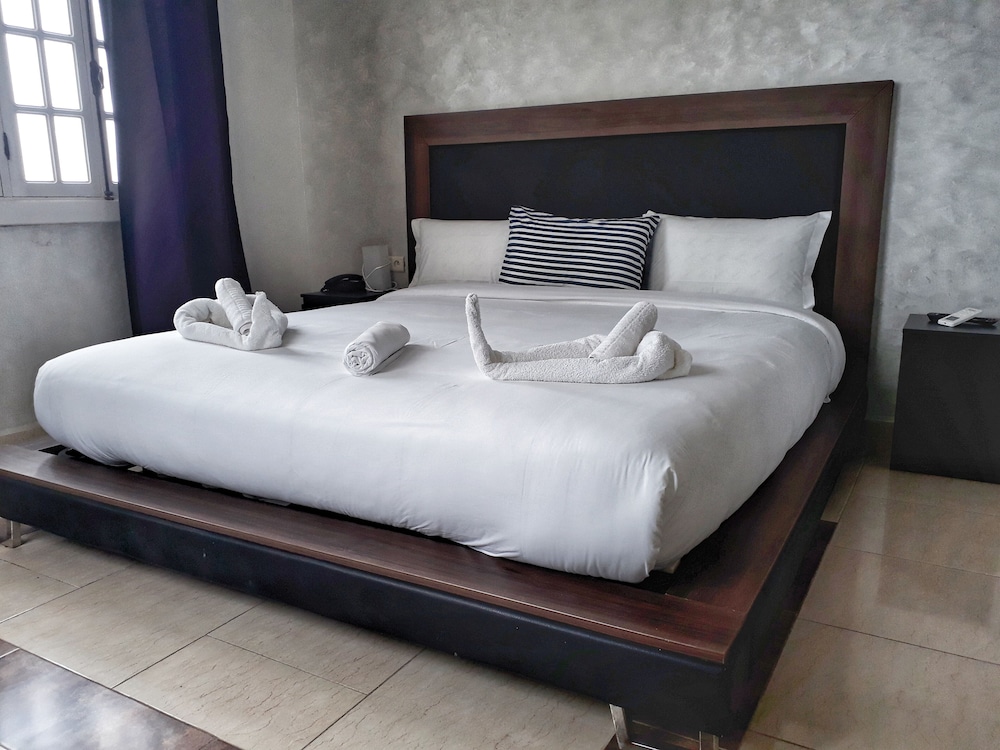 amwaj hotel