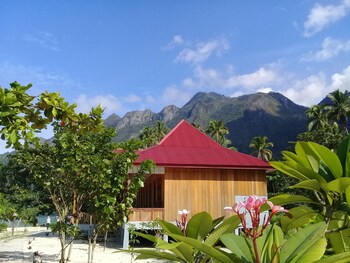 nusa nalan beach resort