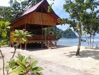 nusa nalan beach resort