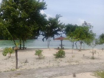 nusa nalan beach resort