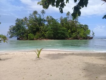 nusa nalan beach resort