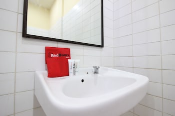 reddoorz mantrijeron 2