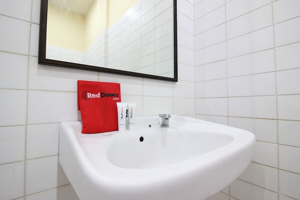 reddoorz mantrijeron 2