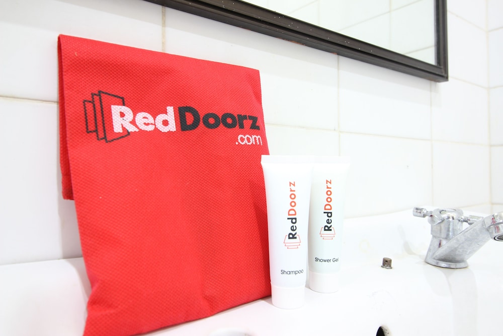 reddoorz mantrijeron 2