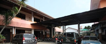 reddoorz mantrijeron 2