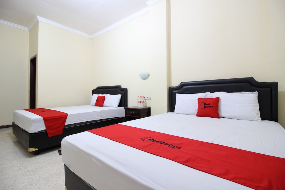 reddoorz mantrijeron 2