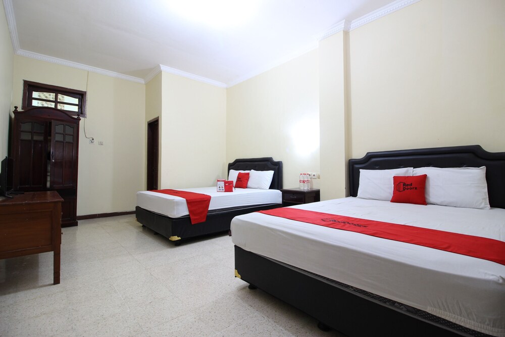 reddoorz mantrijeron 2