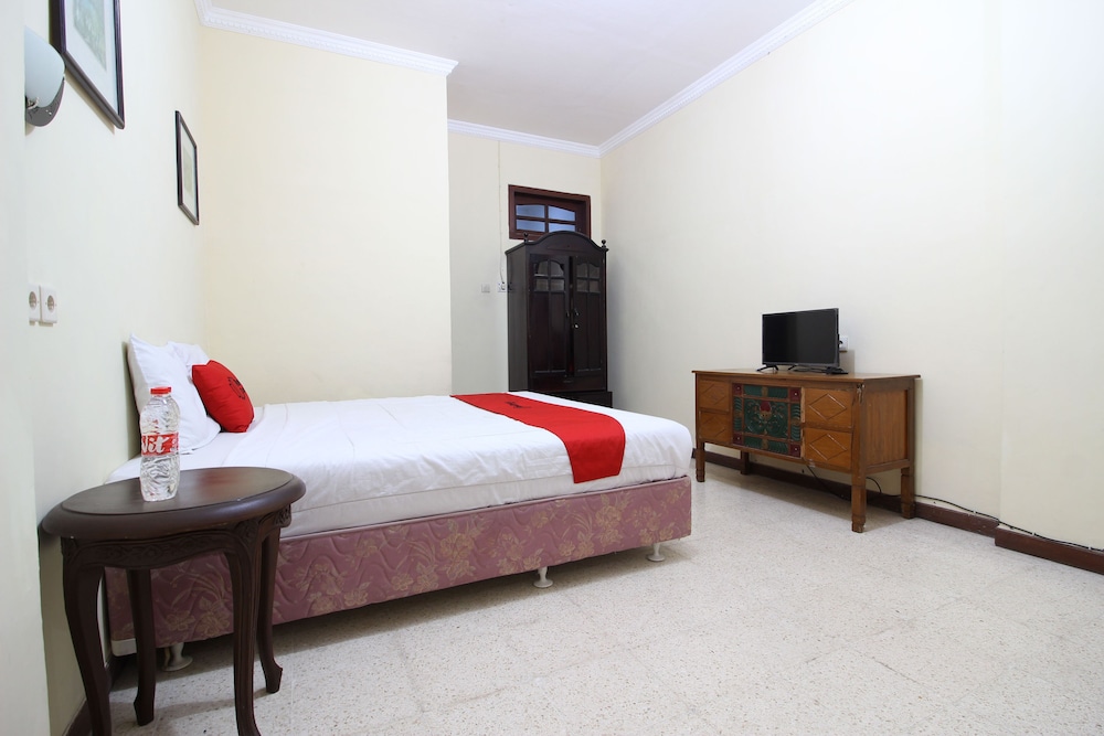 reddoorz mantrijeron 2