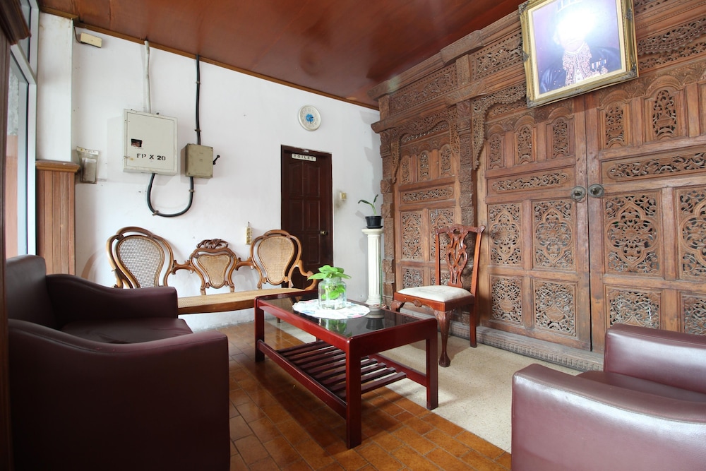 reddoorz mantrijeron 2