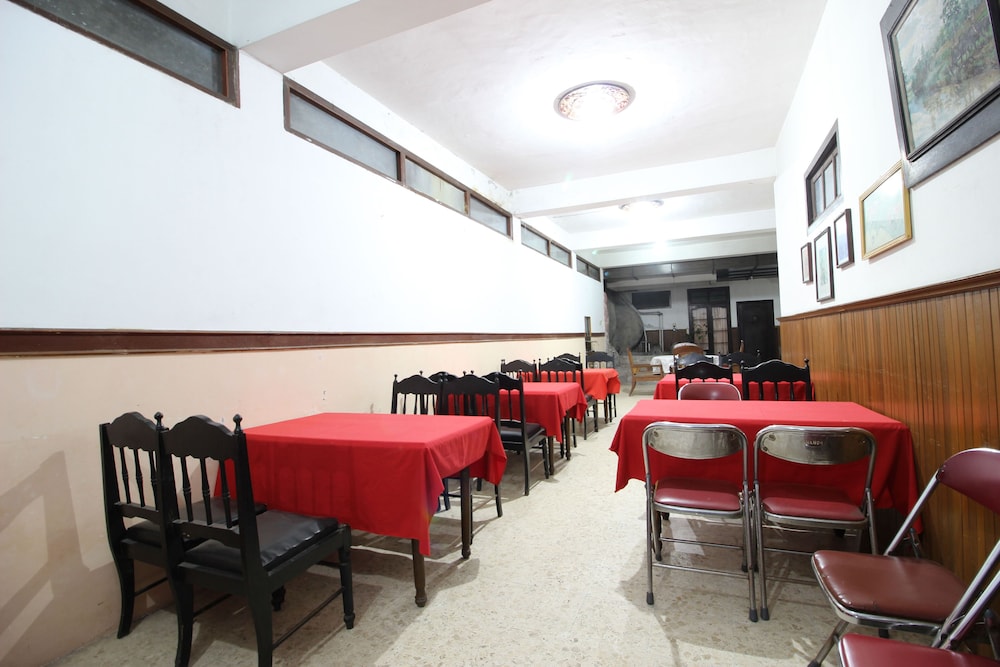 reddoorz mantrijeron 2