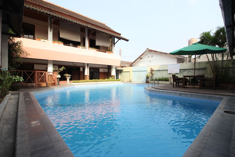 reddoorz mantrijeron 2