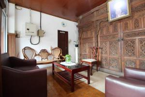 reddoorz mantrijeron 2