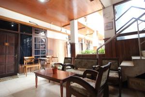 reddoorz mantrijeron 2