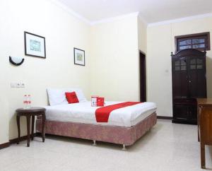 reddoorz mantrijeron 2