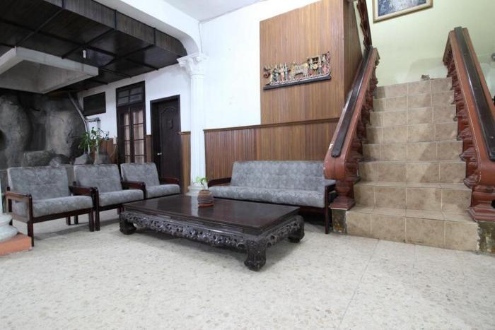 reddoorz mantrijeron 2