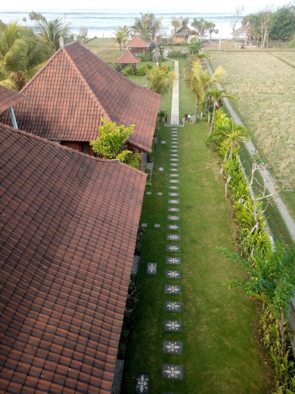 Emir Surfcamp,Pekutatan>>Bali,3 star