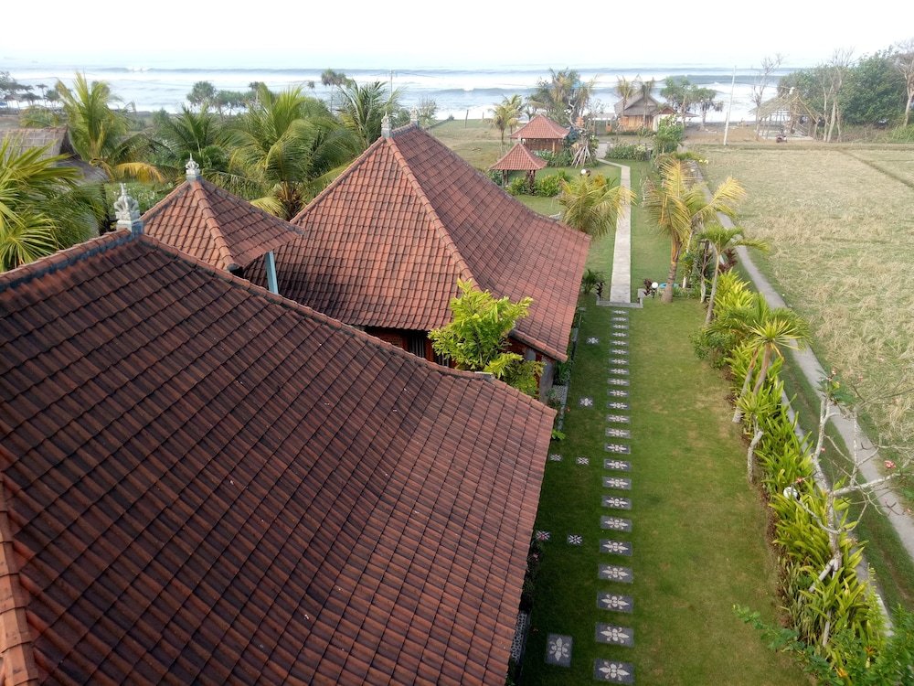 Emir Surfcamp,Pekutatan>>Bali,3 star