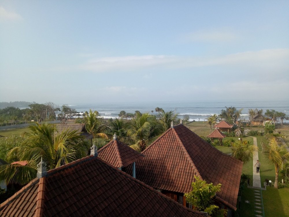 Emir Surfcamp,Pekutatan>>Bali,3 star