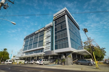 city plaza hotel and suites