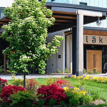 merriweather lakehouse autograph collection