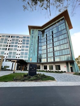 merriweather lakehouse autograph collection