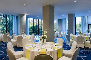 merriweather lakehouse autograph collection